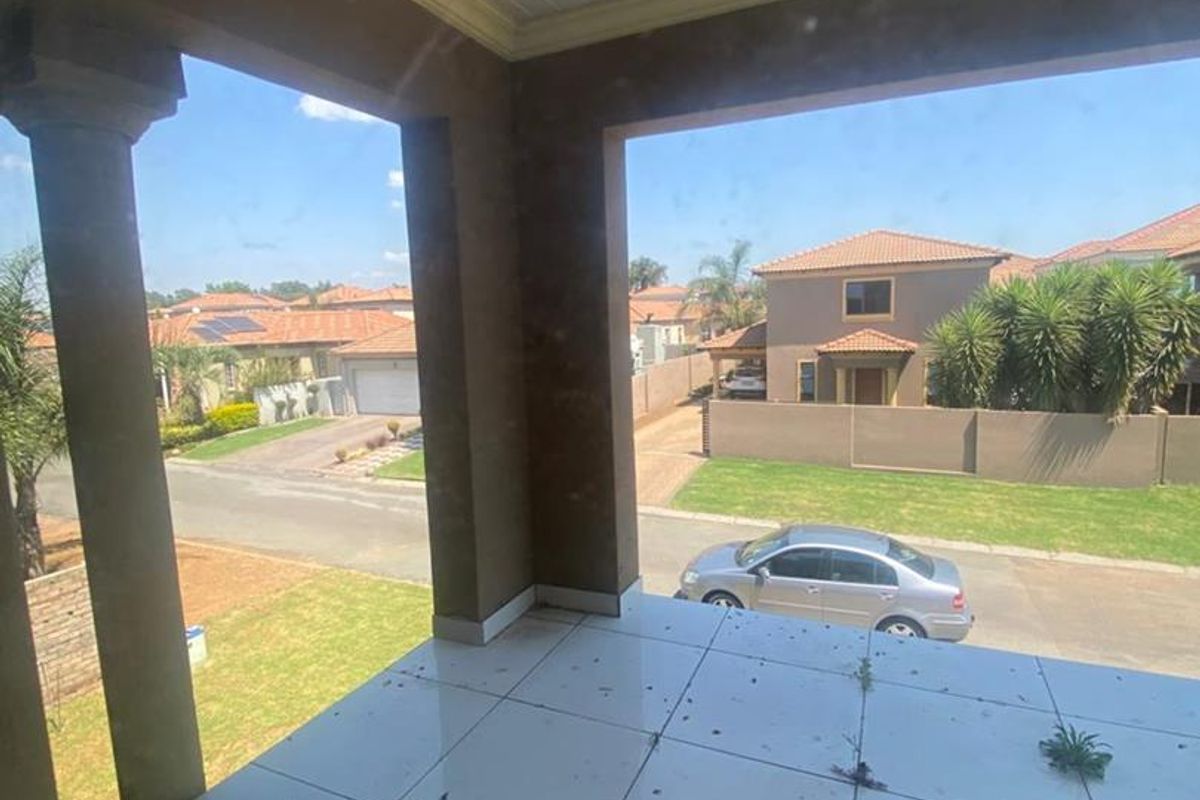 6 bedroom home for sale - Photo 4