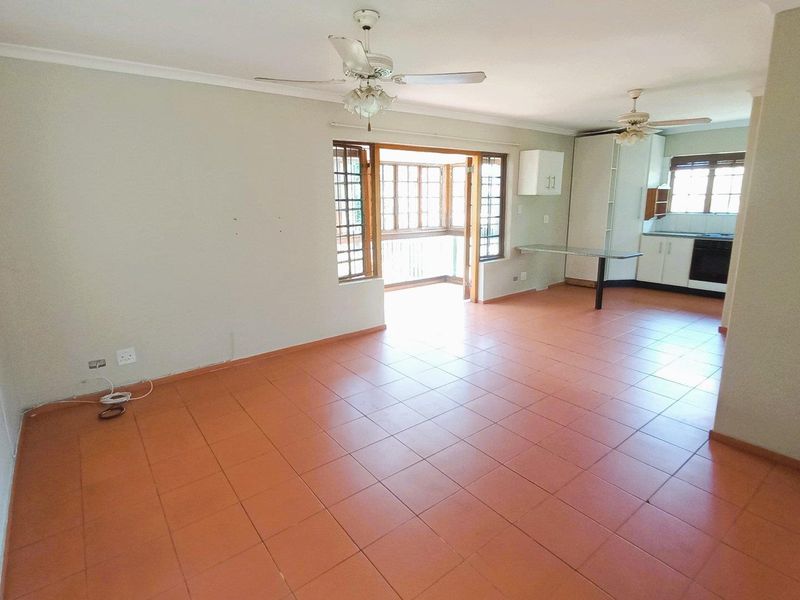 FOR RENT  |  FIELDS HILL  |  KLOOF  |  2 BEDROOM HOUSE - Photo 4