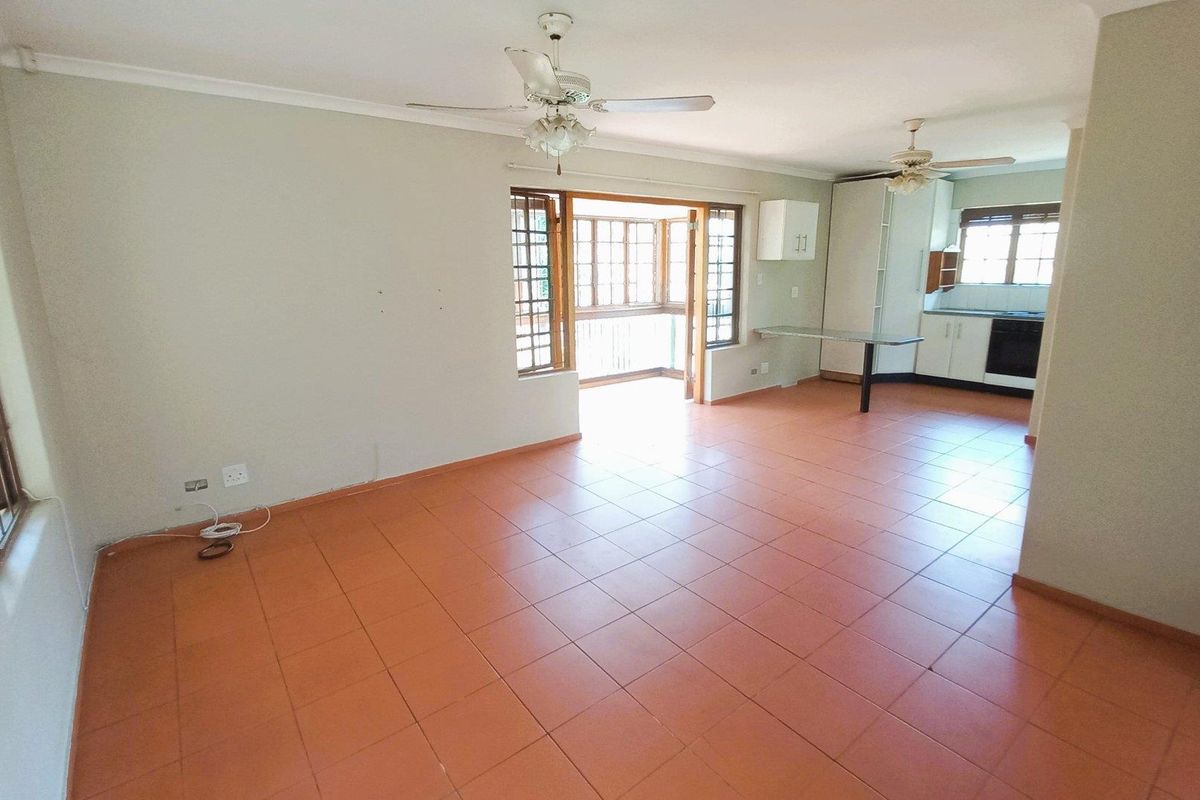 FOR RENT  |  FIELDS HILL  |  KLOOF  |  2 BEDROOM HOUSE - Photo 4