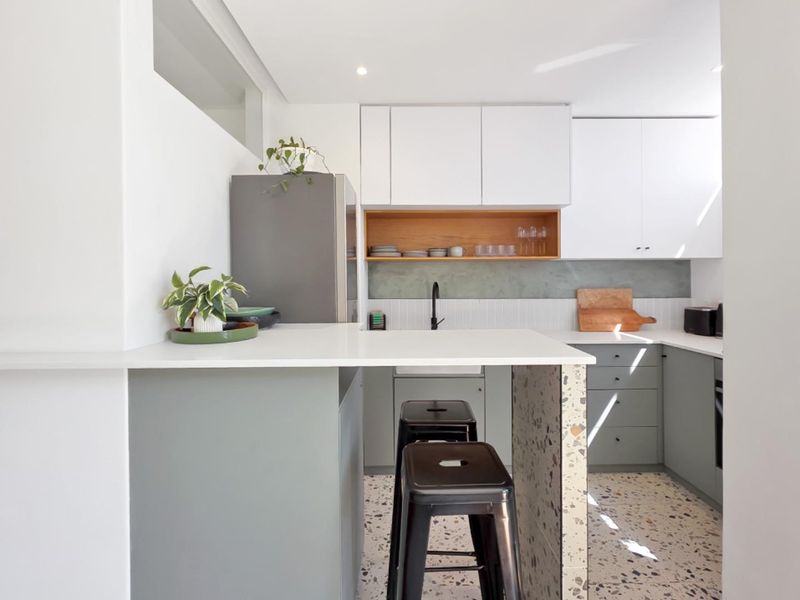 Bauhaus Beauty - A Renovated Garden-facing Studio Apartment - Photo 10