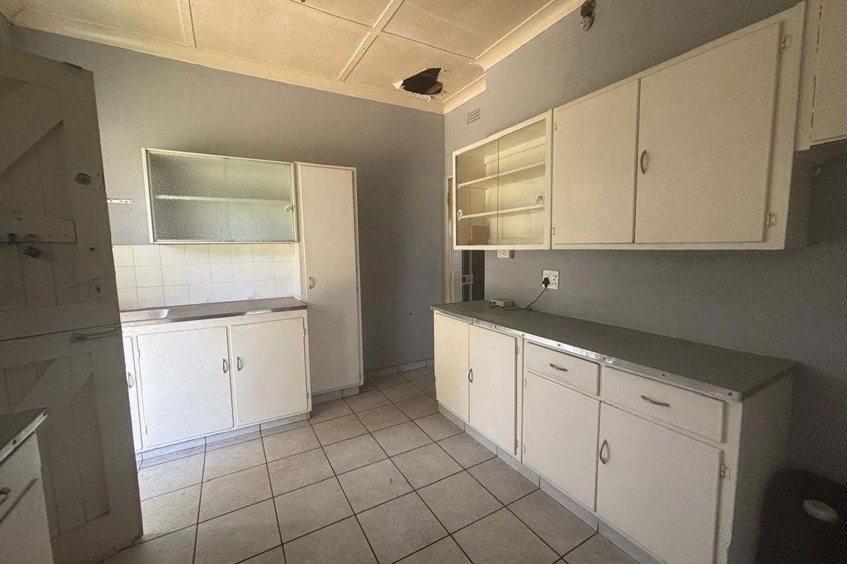 3 Bedroom 1 Bathroom House for sale in Linmeyer - Photo 4