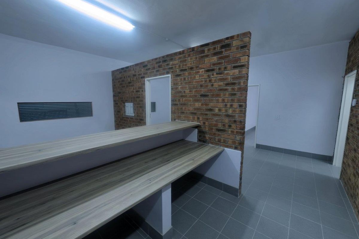 184sqm light industrial unit To Let Brackenfell - Photo 5