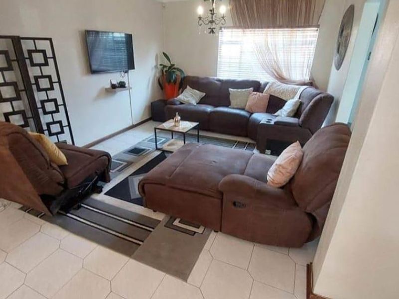 4 Bedroom Duplex Townhouse for Sale in Bassonia - Photo 8