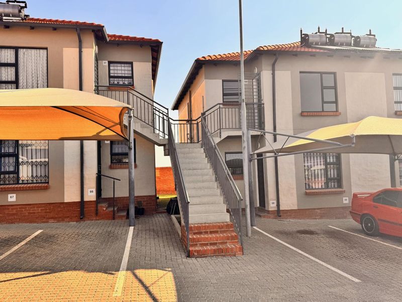 Stylish 2-Bedroom Apartment in a Secure Complex - Photo 2