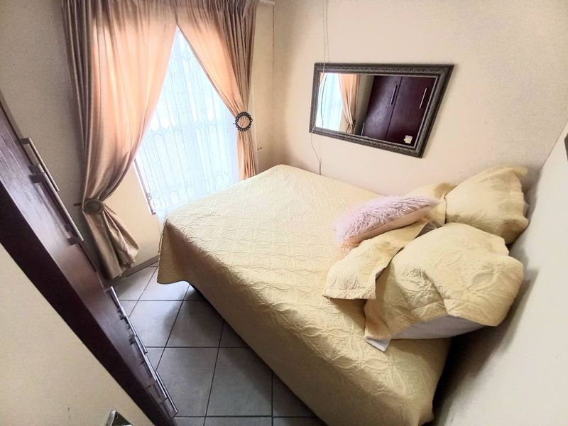 Three bedrooms house for sale in Elandspoort - Photo 9