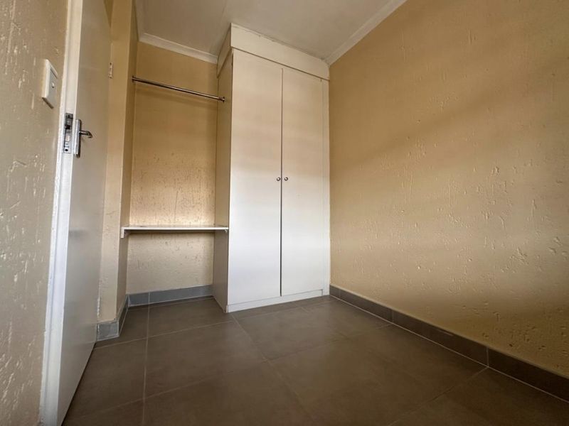 Specious 2Bedroom, 1Bathroom Top Floor Apartment to Rent at Pebble Falls, Boksburg - Photo 4