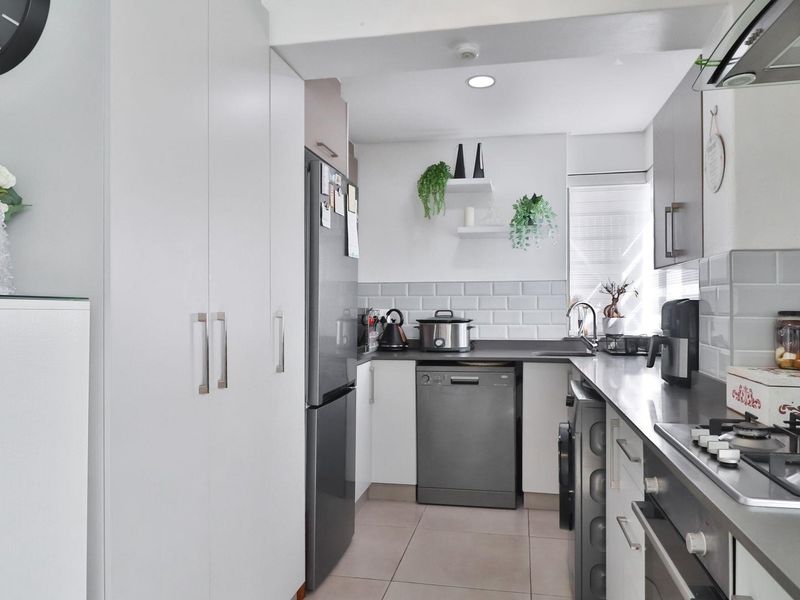 Luxurious Ground Floor Apartment in Aloe Ridge, Island View - Photo 8