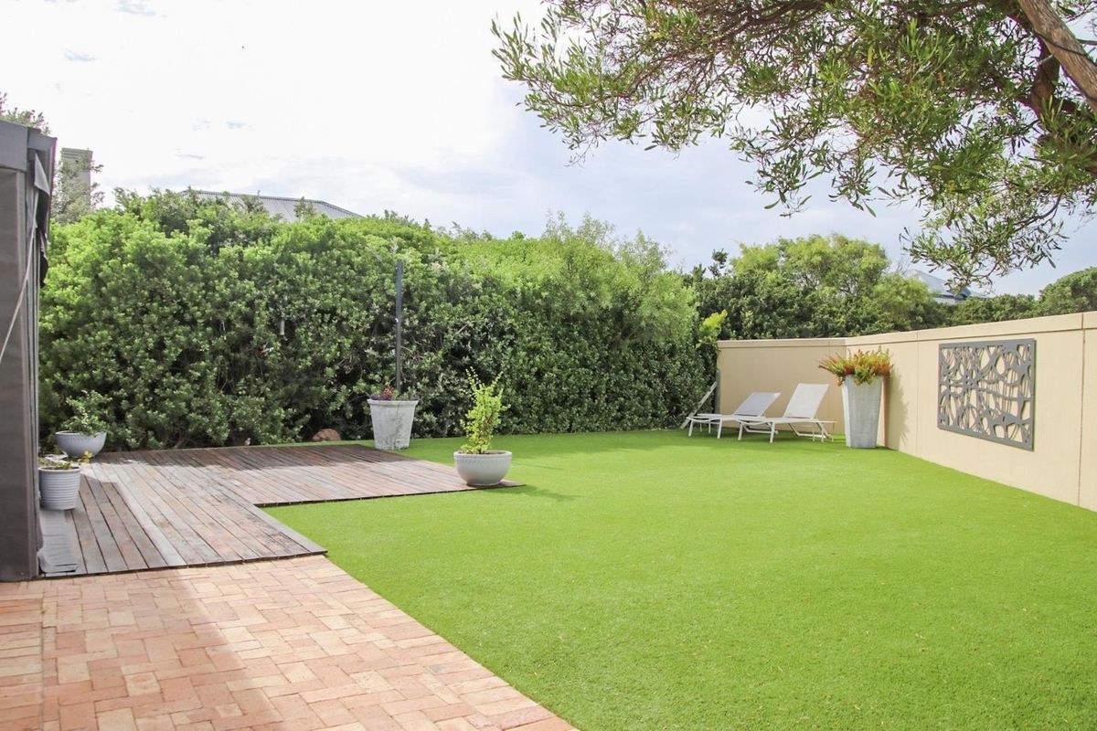 Single level with large garden - Photo 3