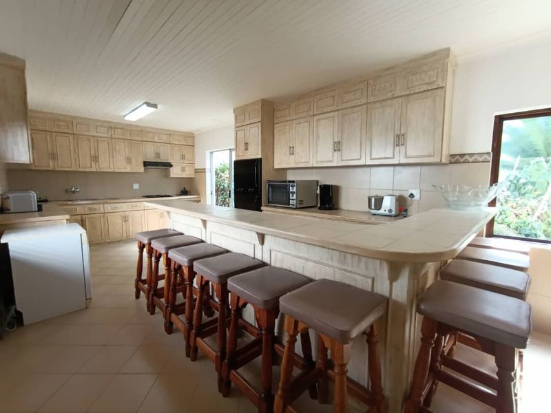 For Sale - Walvisbaai - Lagoon-Front Family Home - Photo 6