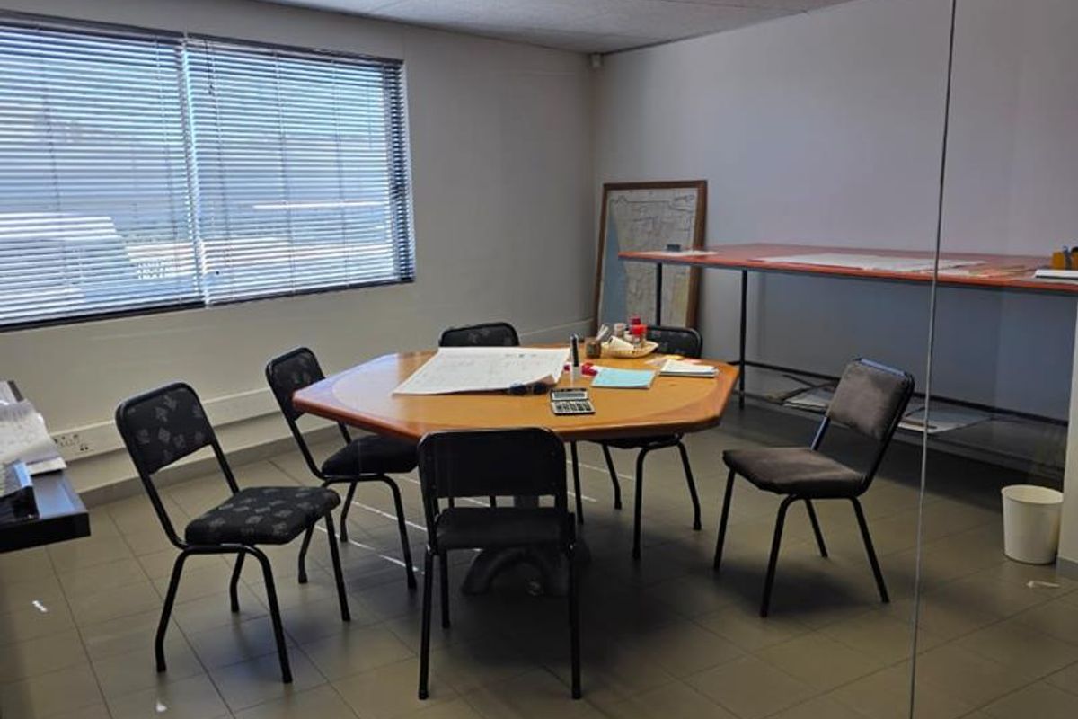 Warehouse for Lease in Southern Industrial Area - Photo 4