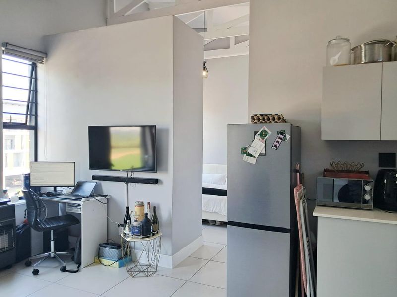 Sky-High Sunshine & Braai: Ferndale’s Fun-Loving Loft! - Photo 4