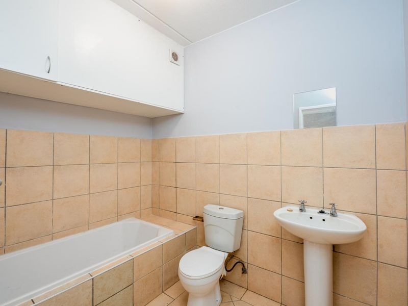 Beautiful & Secure 2-Bedroom Apartment (2 units available) in Cloetesville, Stellenbosch - Photo 9