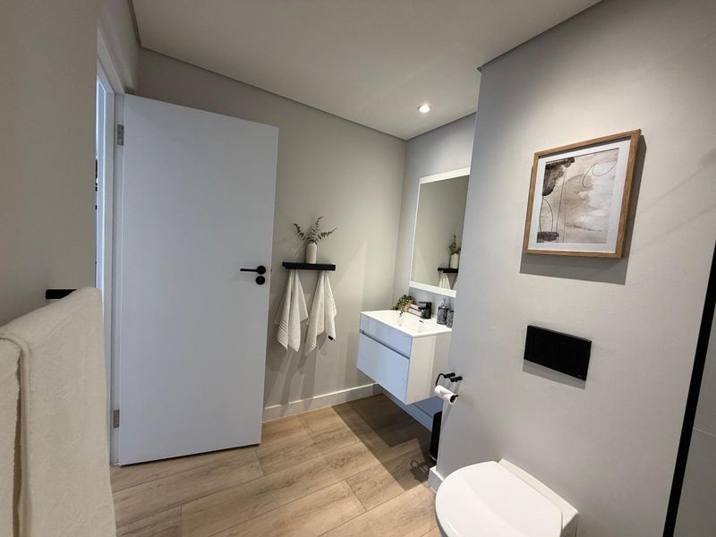 Chic One-Bedroom Apartment in Sea Point - Photo 8