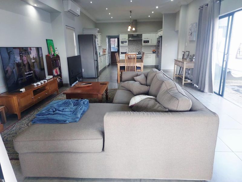 Home With Flatlet In Palm Lakes Estate - Photo 5