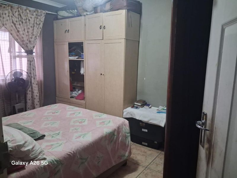 Spacious Family Home with Income-Generating Granny Flat - Photo 10