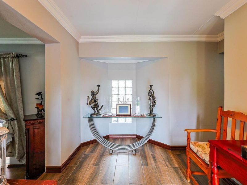 FOUR BEDROOM FAMILY HOME WITH TIMELESS CHARM IN MORELETA PARK - Photo 6