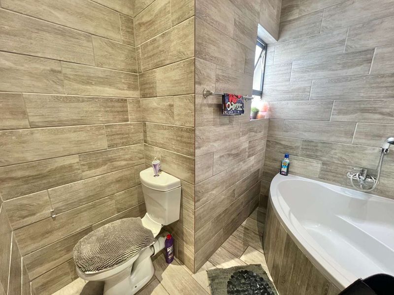 Modern 3-Bedroom, 2-Bathroom Double-Storey Home for Sale - Photo 10