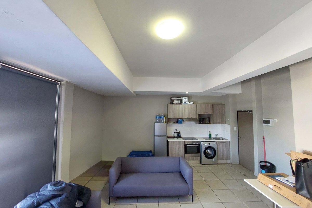 Modern 1 bedroom, 1 bathroom apartment at The Bolton - Photo 2