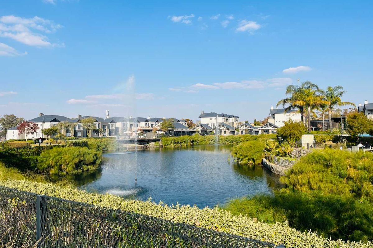 Modern 3 bedroom ground floor apartment for sale at The Polofields, Waterfalll - Photo 2