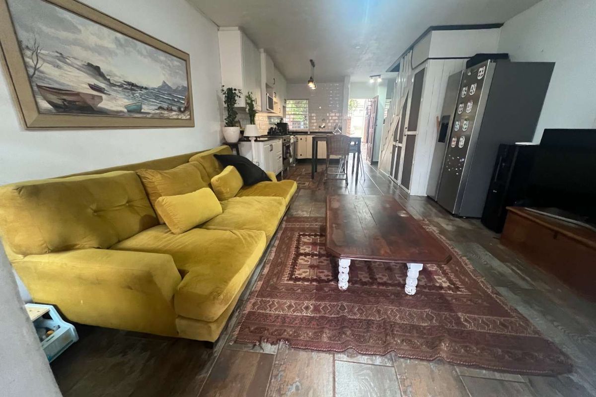 MODERN 2-BEDROOM DUPLEX AVAILABLE - Photo 3