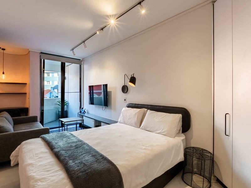Stylish Studio in Sea Point Steps from the Promenade - Photo 6
