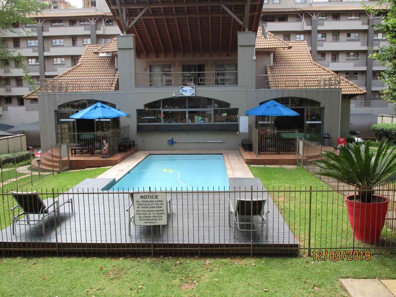 STUPENDOUS FULLY FURNISHED 3 BED APARTMENT IN THE ICONIC COMPLEX 77 GRAYSTON - Photo 2