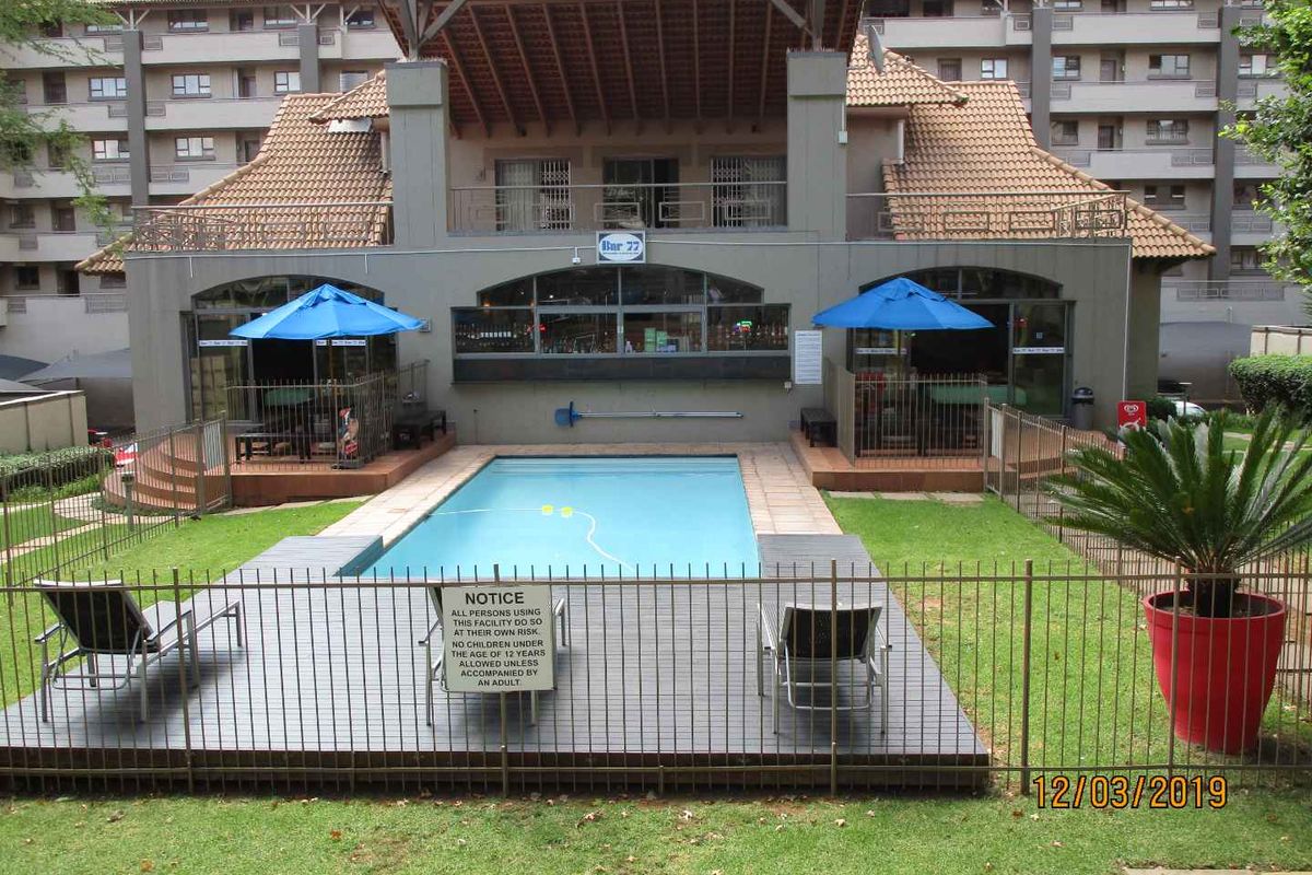STUPENDOUS FULLY FURNISHED 3 BED APARTMENT IN THE ICONIC COMPLEX 77 GRAYSTON - Photo 2