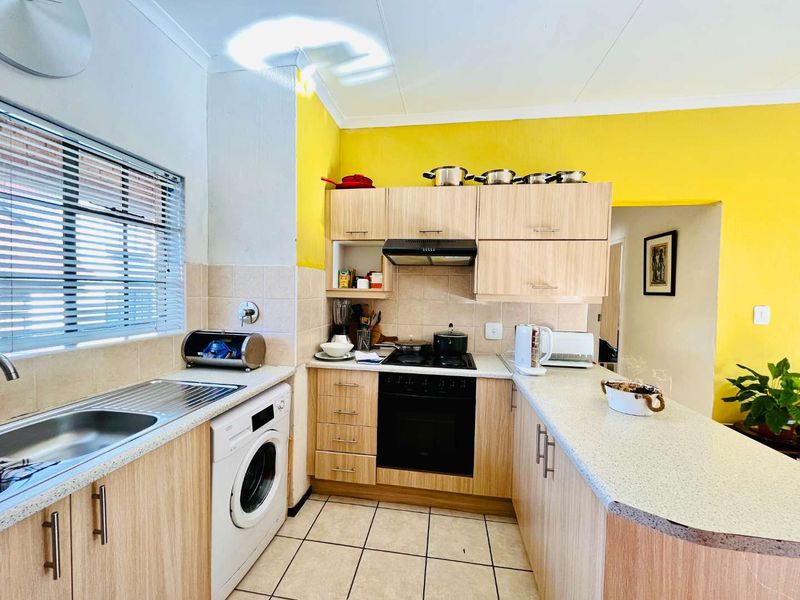 Prime Westdene Location: Secure, Stylish, and Central! - Photo 5