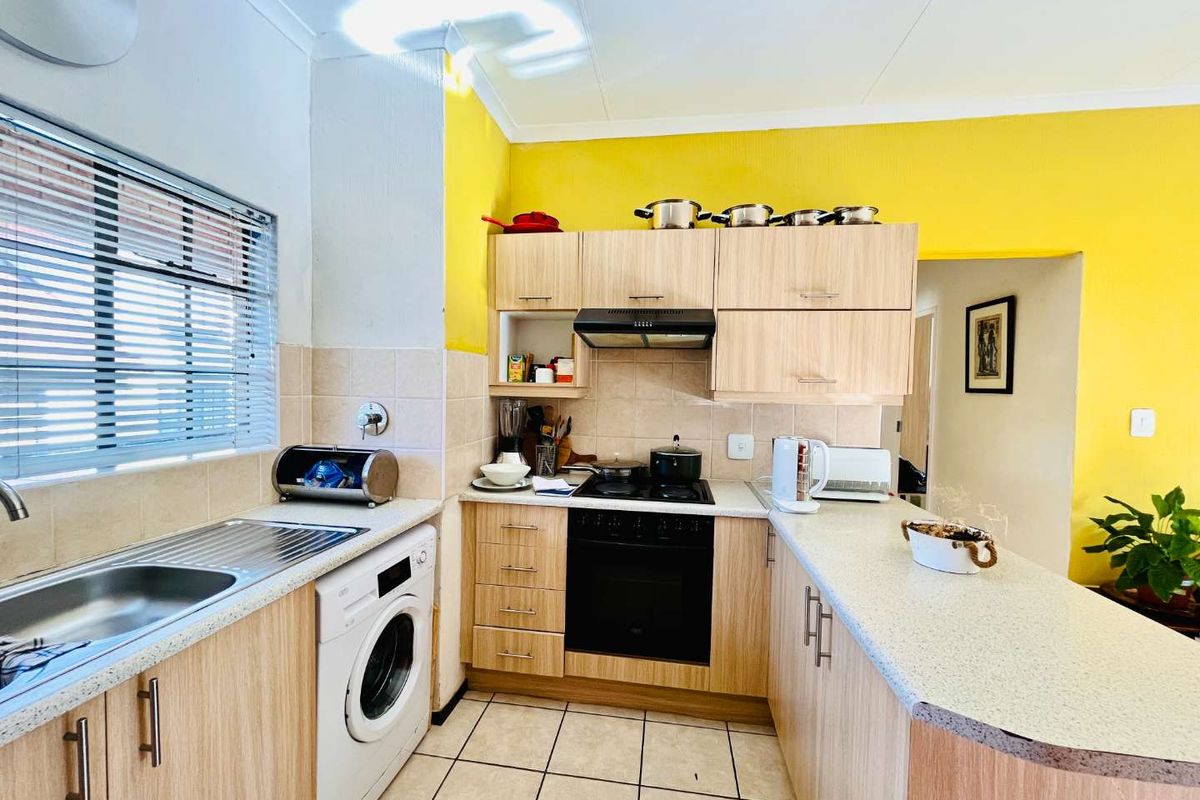 Prime Westdene Location: Secure, Stylish, and Central! - Photo 5