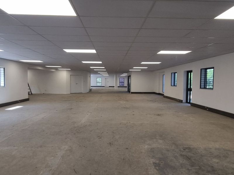 3 949m2 Waterfall Midrand Office Block To Let - Photo 3