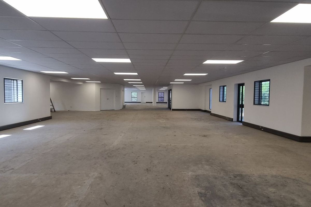 3 949m2 Waterfall Midrand Office Block To Let - Photo 3