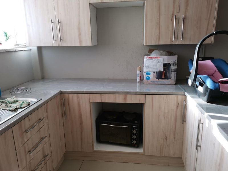 Renovated one bedroom urgentt rental - Photo 2