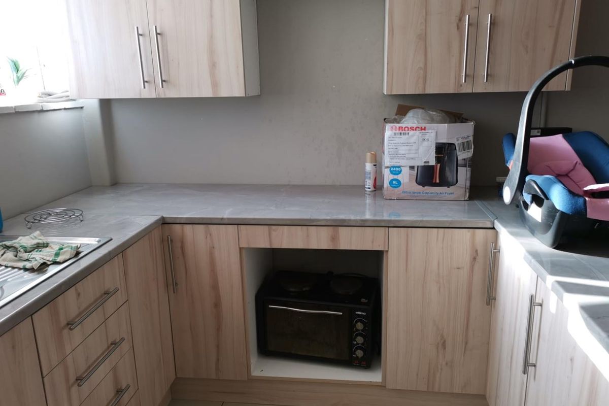 Renovated one bedroom urgentt rental - Photo 2