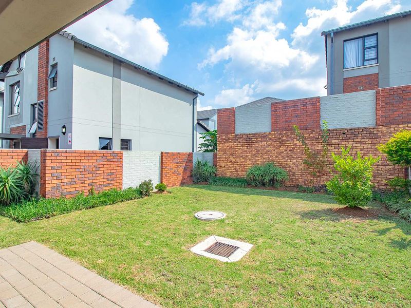 3 bedroom 2 bathroom house - Photo 2