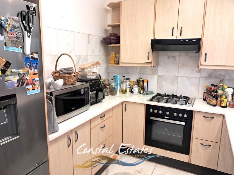 Stunning Waterfront Townhouse Just Steps from the Ocean - Photo 4