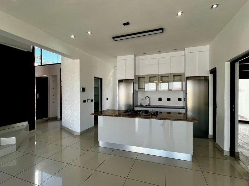 Luxurious Mansion for Sale - Photo 2
