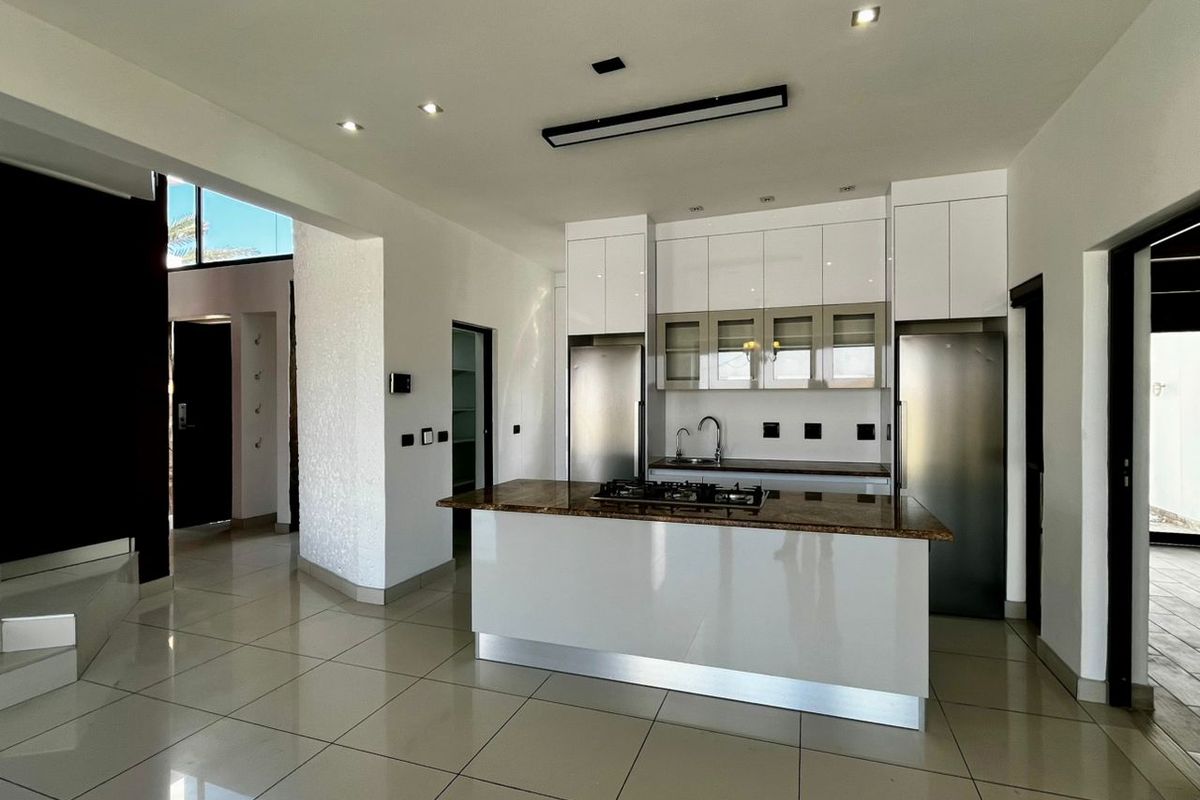 Luxurious Mansion for Sale - Photo 2