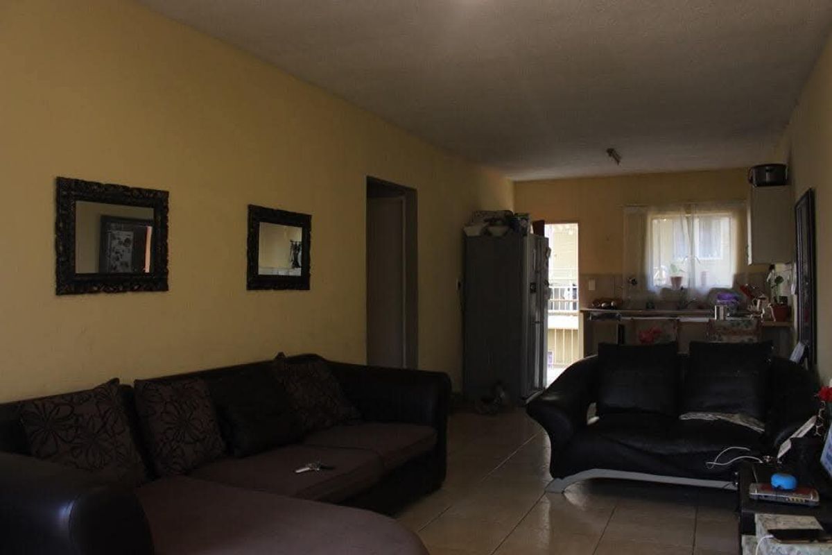 Charming 2-Bedroom Flat for Sale in Omungwindi Court, Freedom Land Windhoek - Photo 3
