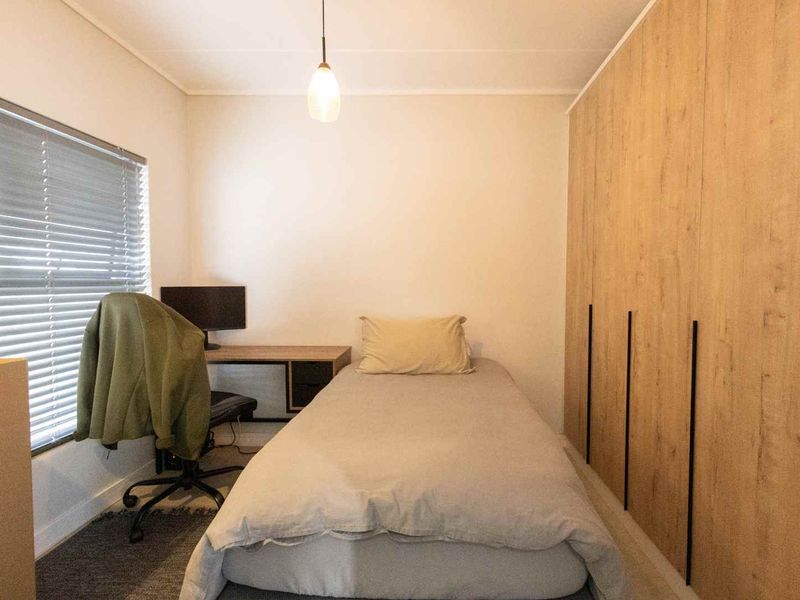 Modern 1-Bedroom Apartment in Secure Mooikloof Estate - Photo 6