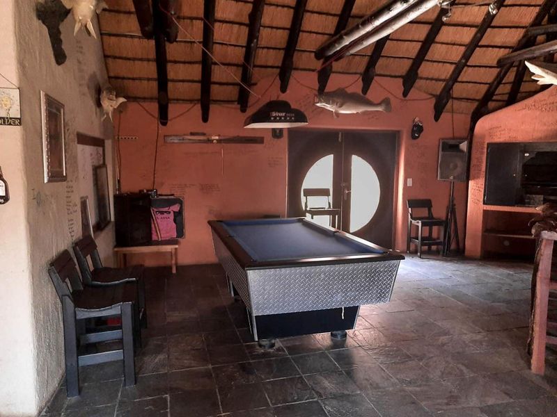 Spacious Home with Separate Flat - Photo 10