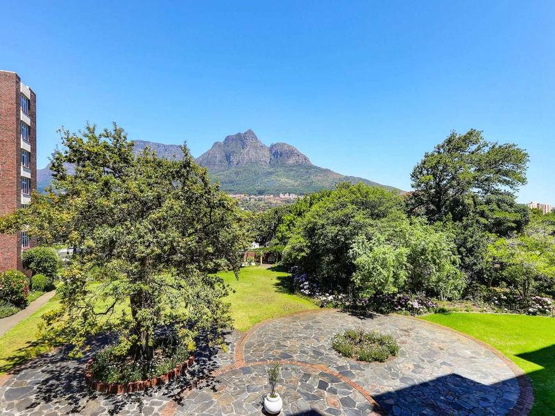 Luxurious 3-Bedroom Ecklenberg Apartment with Mountain Views & Separate Flatlet - Photo 4