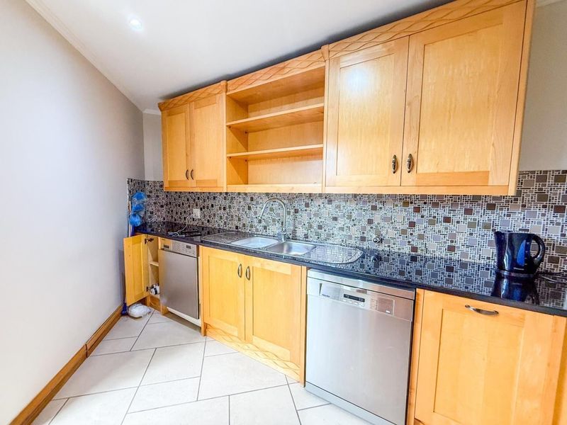 6 Bedroom , 6 Garages , For Sale , - Photo 10