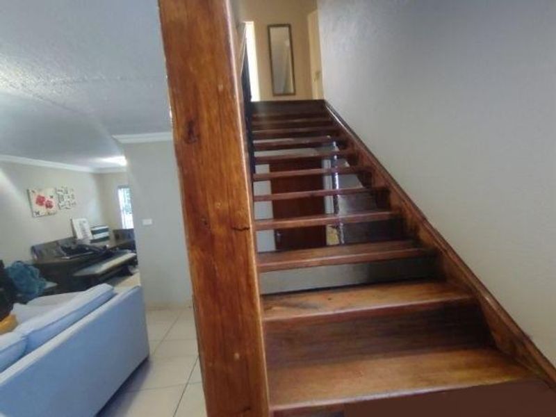 HEUWELSIG ESTATE - 3 BEDROOMS - 2 BATHROOMS - 2 GARAGES - Photo 8