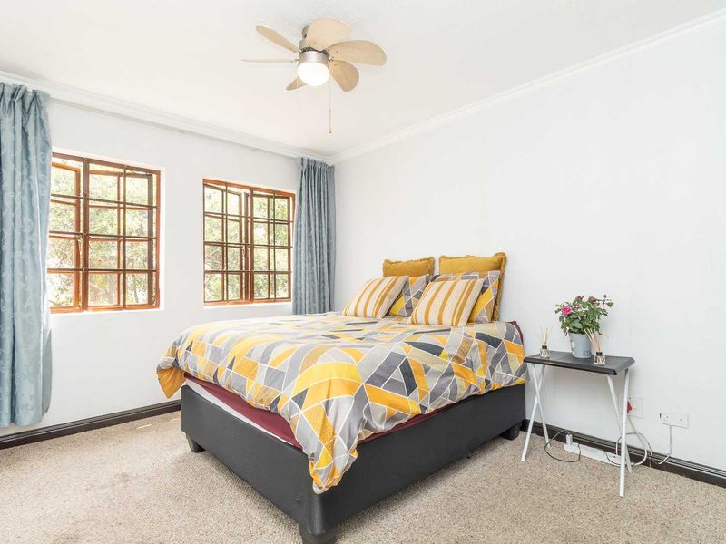 UNDER OFFER  Home in  quiet heart of Lonehill - Photo 8