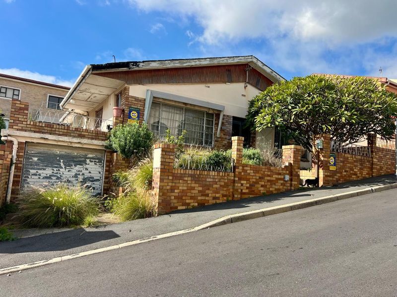 Amazing Views - 4 Bedroom House needs TLC For Sale POA - Photo 3