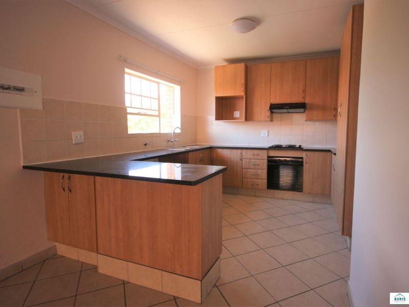 Loadshedding free area - A perfect lock up and go! - Photo 8