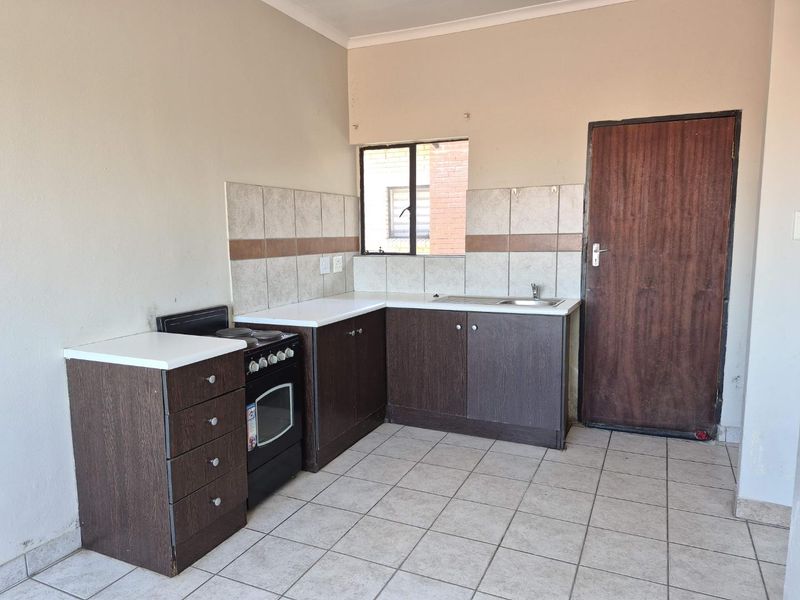 1 Bed apartment FOR SALE in Kempton Park - Photo 3