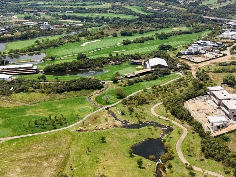 Elevated Luxury: Golf Course Stand with Panoramic Views of the Steyn City - Photo 5