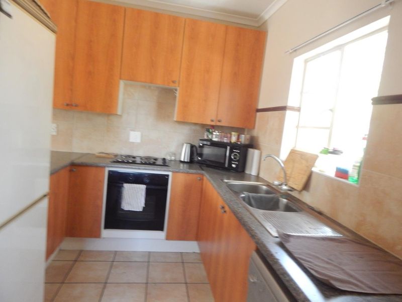 2 Bedroom Top corner unit in Equestria Estate - Photo 7