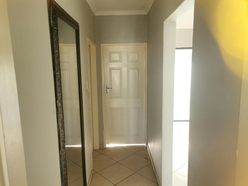 Stunning 2 Bedroom apartment in sought after estate - Photo 4